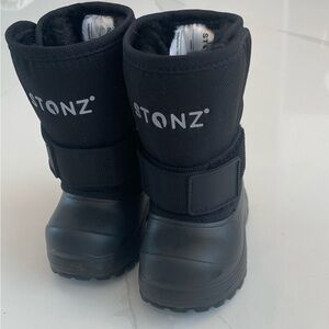 Stonz Size 5 Black Insulated Winter Boots - like new
